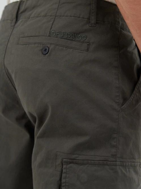 Fundango Chuck Cargo Pants for men in oliv 6