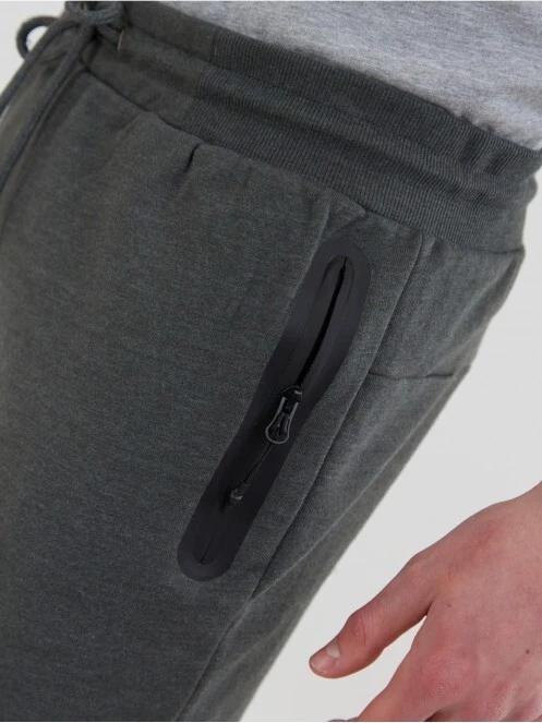 Fundango Woody Sweatshort for men in oliv 5