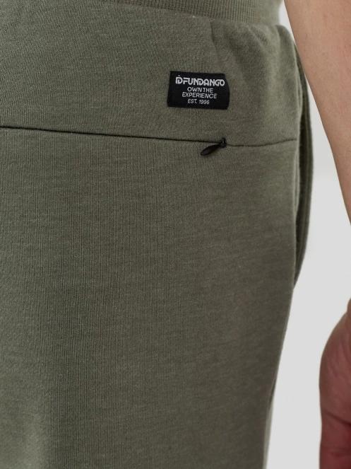 Fundango Delon Sweatshorts for men in green 4