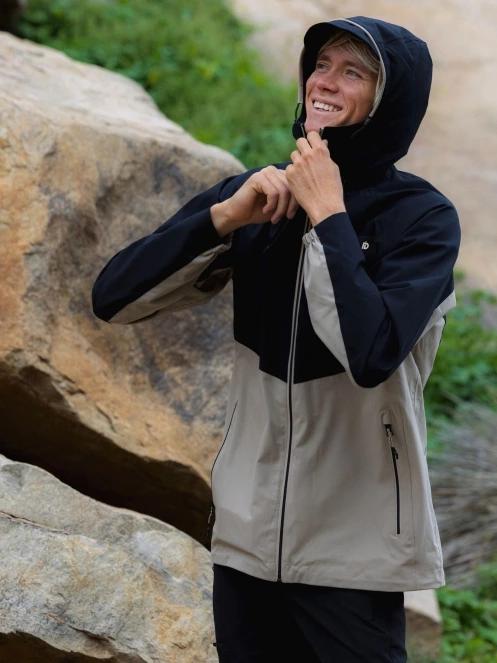 Fundango Wilmington Jacket for men in sand 8