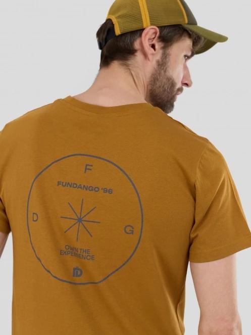 Fundango Compass Graphic-T for men in yellow 6