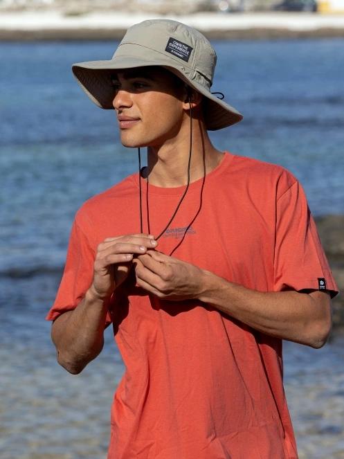 Fundango Peak Graphic-T for men in red 9