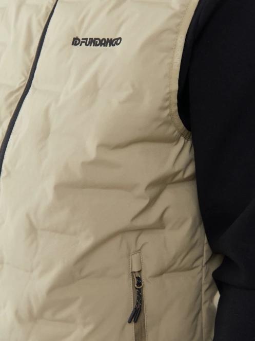 Fundango Smoke Vest for men in sand 6