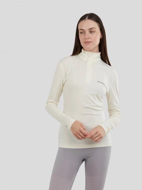 Fundango Yade Baselayer for women in sand 2