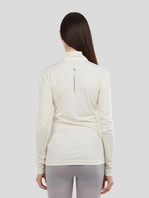 Fundango Yade Baselayer for women in sand 3