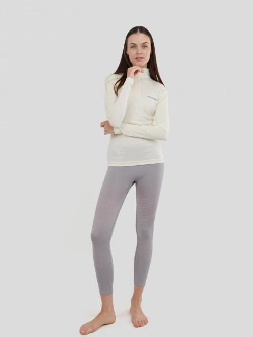 Fundango Yade Baselayer for women in sand 4