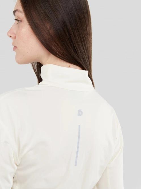 Fundango Yade Baselayer for women in sand 7