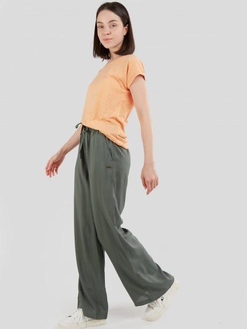 Fundango Poppy Pants for women in oliv 4