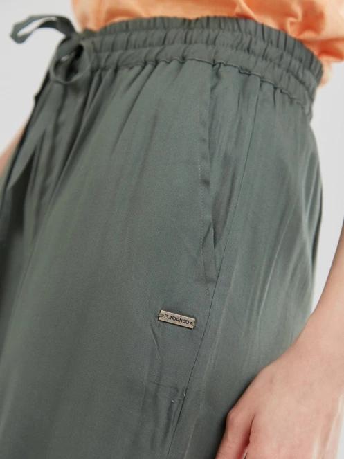 Fundango Poppy Pants for women in oliv 8