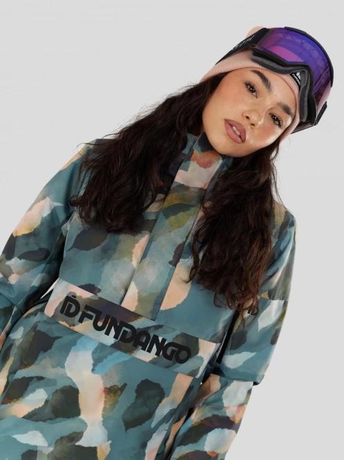 Fundango Birch ECO Logo Anorak for women in green 7