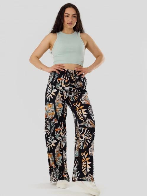 Fundango Naya Cropped Tank-T for women in green 4